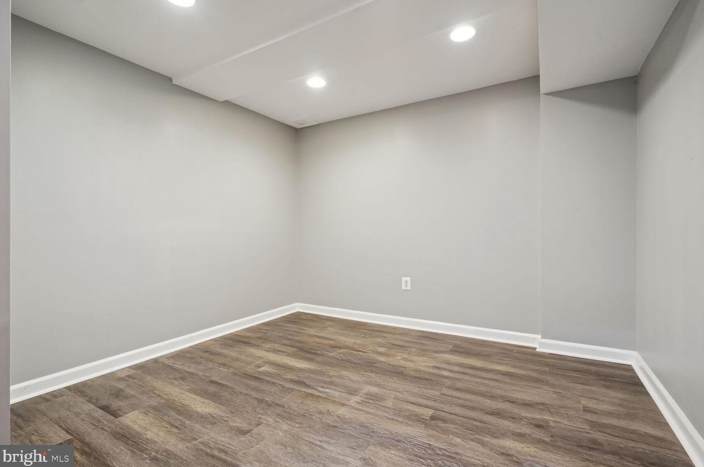 2094 Pilgrim Dr, Woodbridge VA  22192-2319 exterior