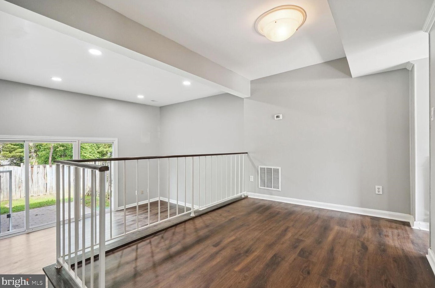 2094 Pilgrim Dr, Woodbridge VA  22192-2319 exterior