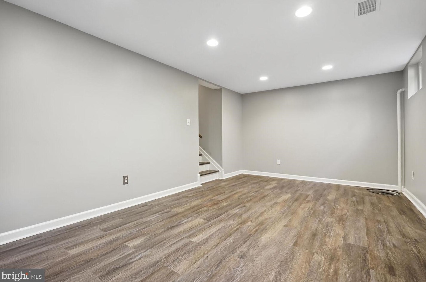 2094 Pilgrim Dr, Woodbridge VA  22192-2319 exterior