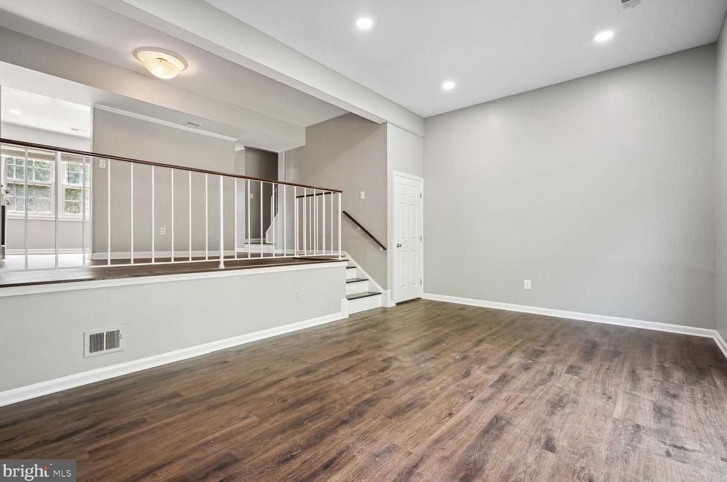 2094 Pilgrim Dr, Woodbridge VA  22192-2319 exterior