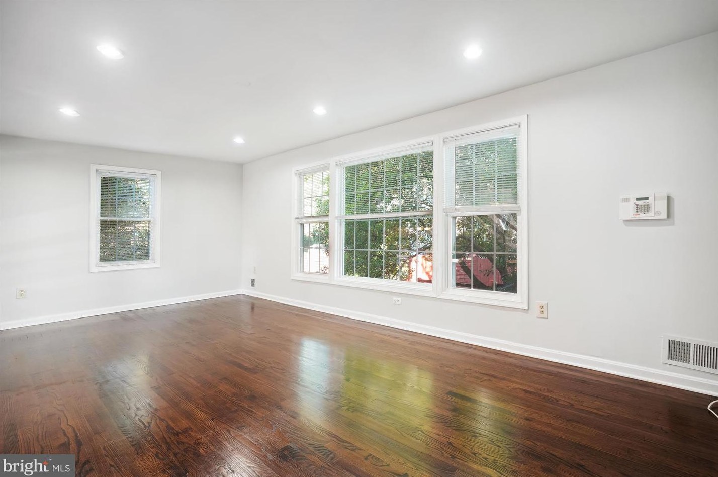 13185 Putnam Cir, Woodbridge VA  22191-1028 exterior