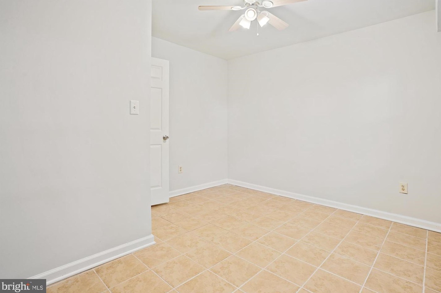 13185 Putnam Cir, Woodbridge VA  22191-1028 exterior