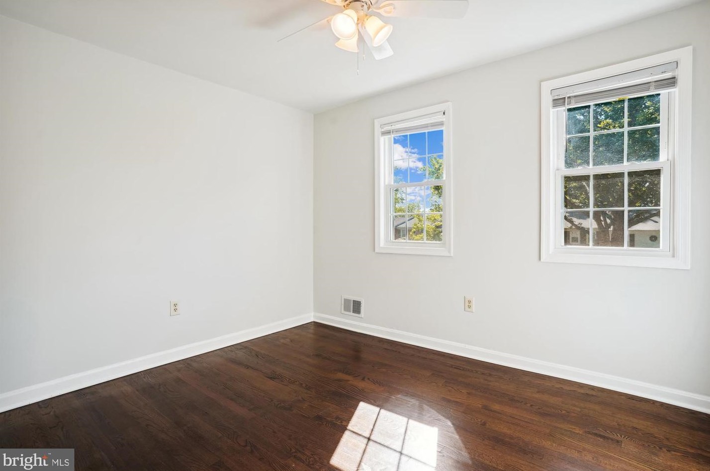 13185 Putnam Cir, Woodbridge VA  22191-1028 exterior