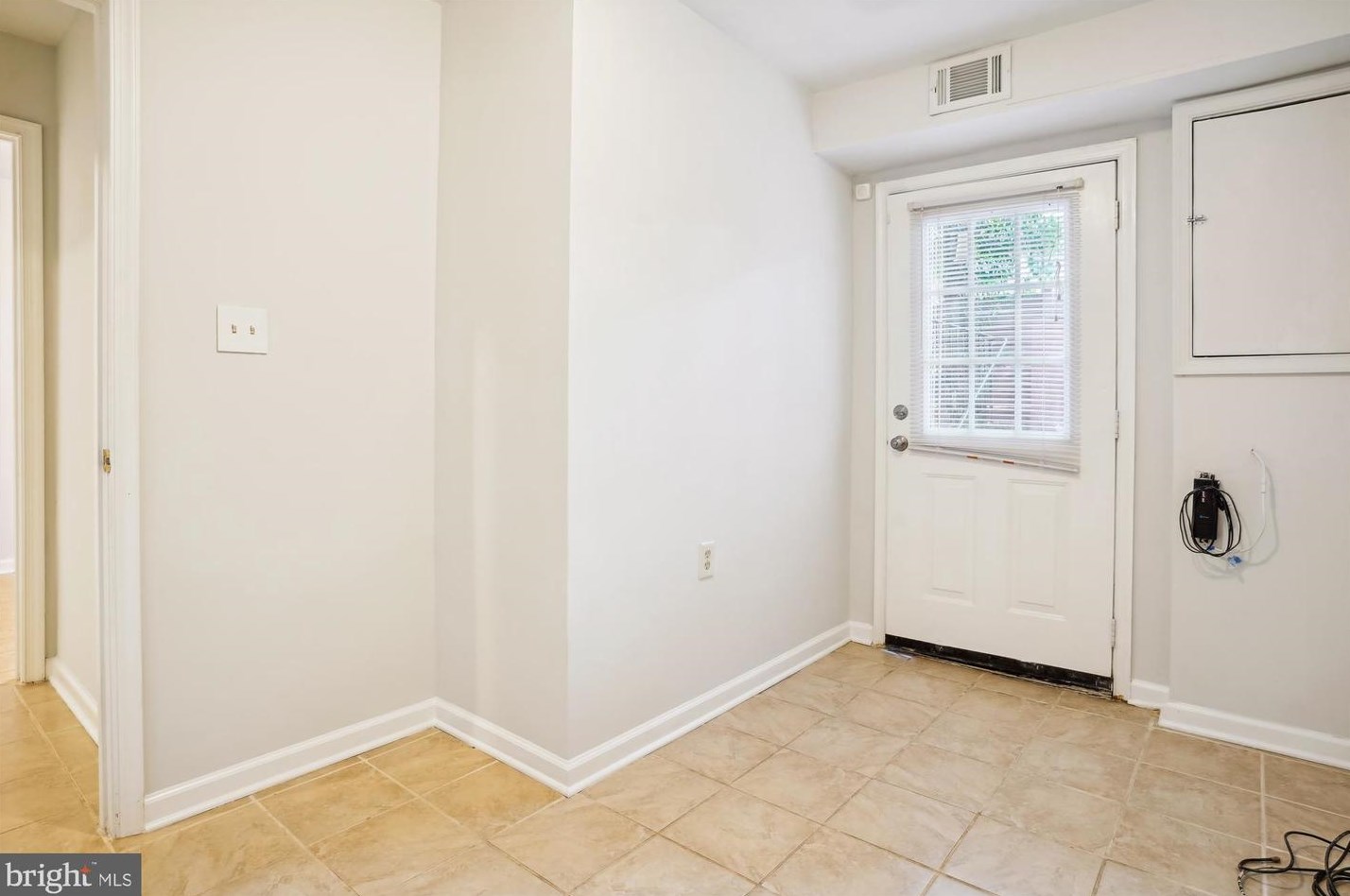 13185 Putnam Cir, Woodbridge VA  22191-1028 exterior