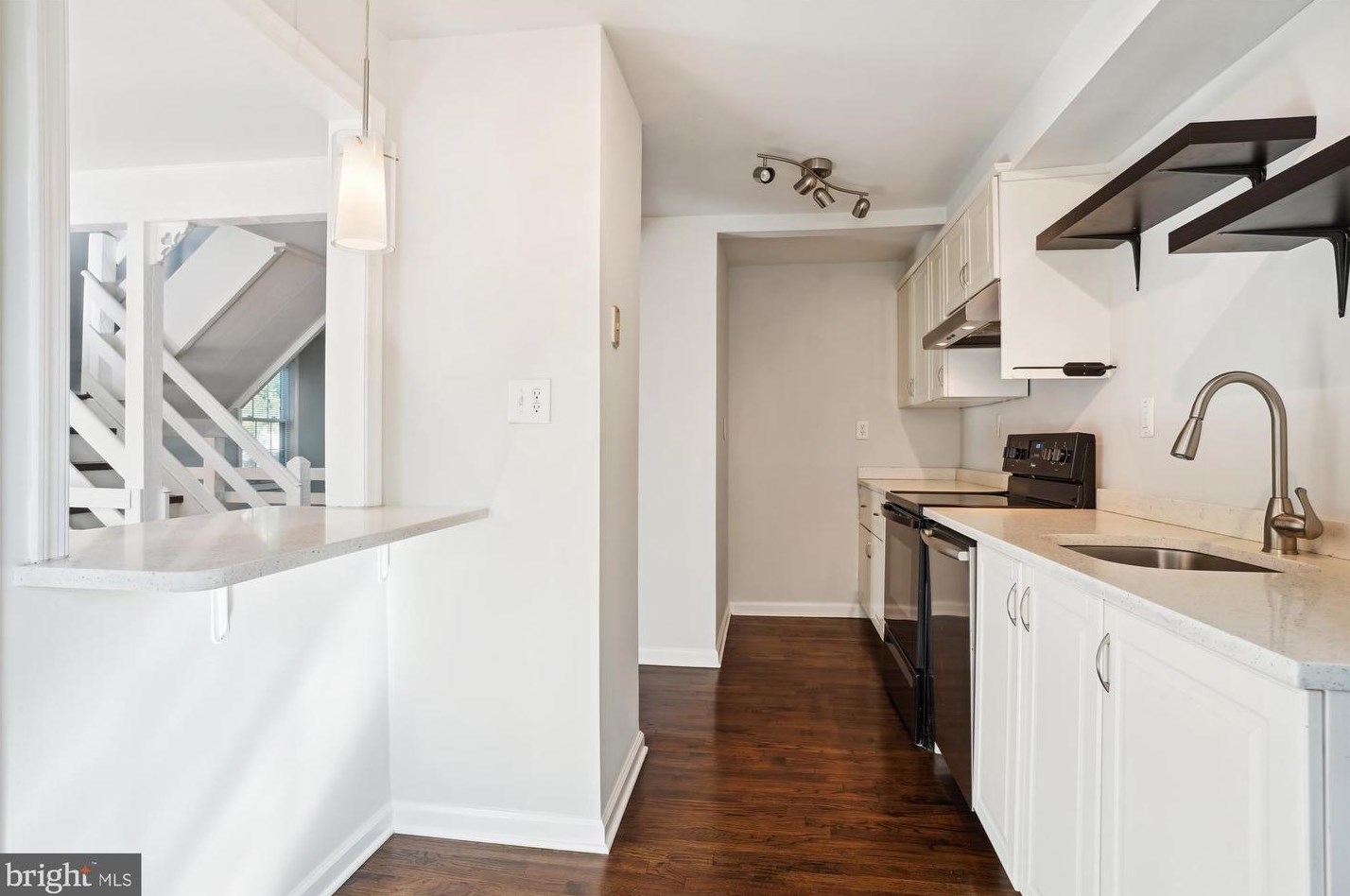 13185 Putnam Cir, Woodbridge VA  22191-1028 exterior