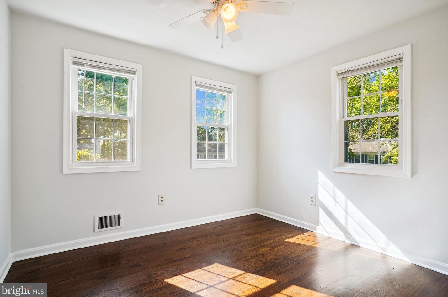 13185 Putnam Cir, Woodbridge VA  22191-1028 exterior