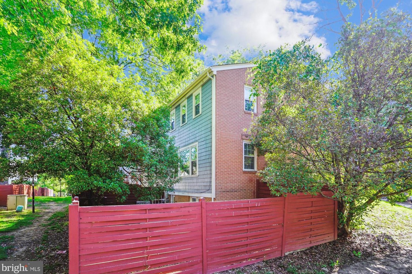 13185 Putnam Cir, Woodbridge VA  22191-1028 exterior