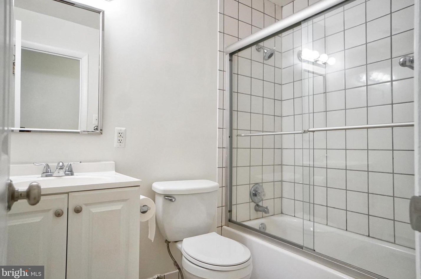 14897 Cordell Ave, Woodbridge VA  22193-1909 exterior