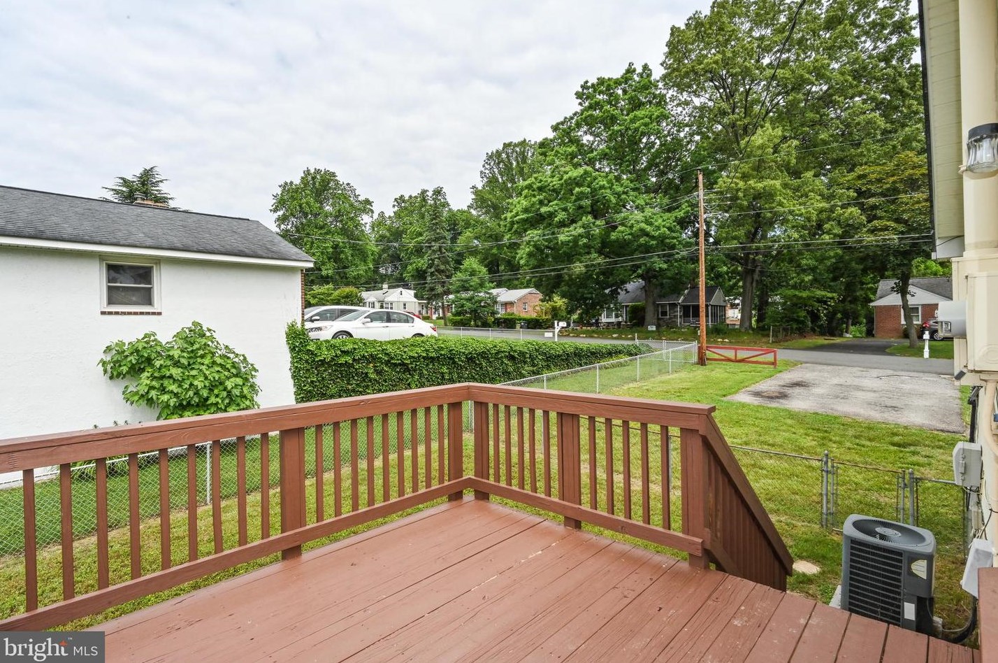 1501 Woodside Dr, Woodbridge VA  22191-3040 exterior