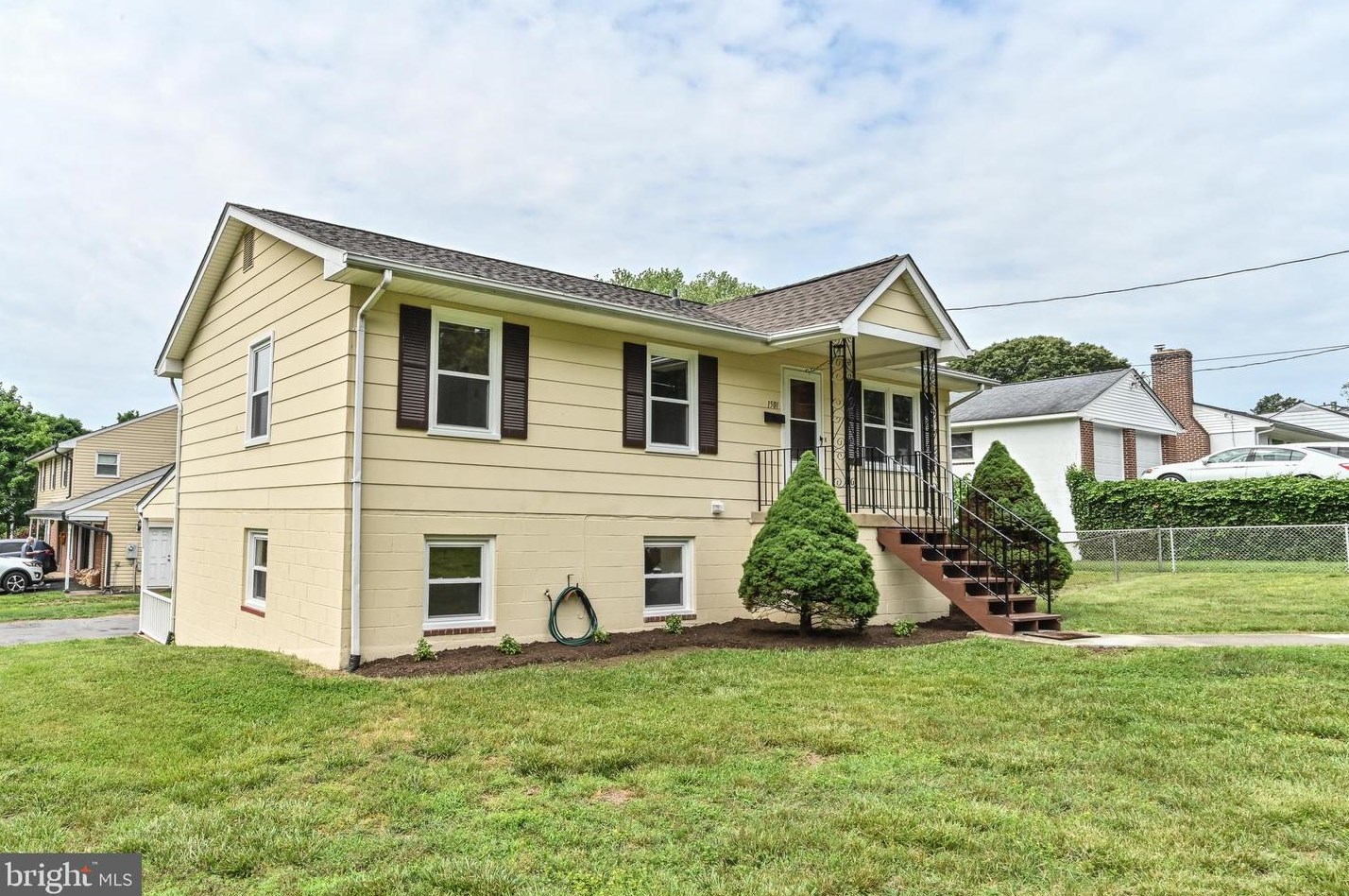 1501 Woodside Dr, Woodbridge VA  22191-3041 exterior