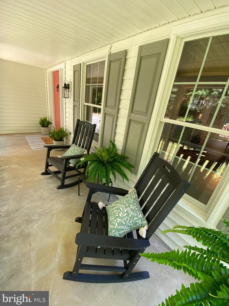 13071 Pershing Dr, Manassas VA  20112-3694 exterior