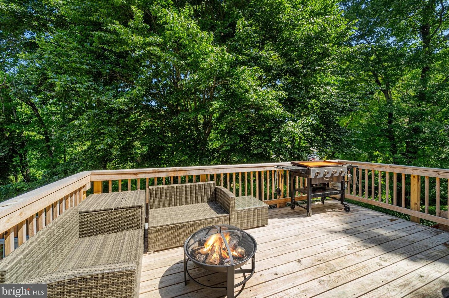 15199 Valley Stream Dr, Woodbridge VA  exterior