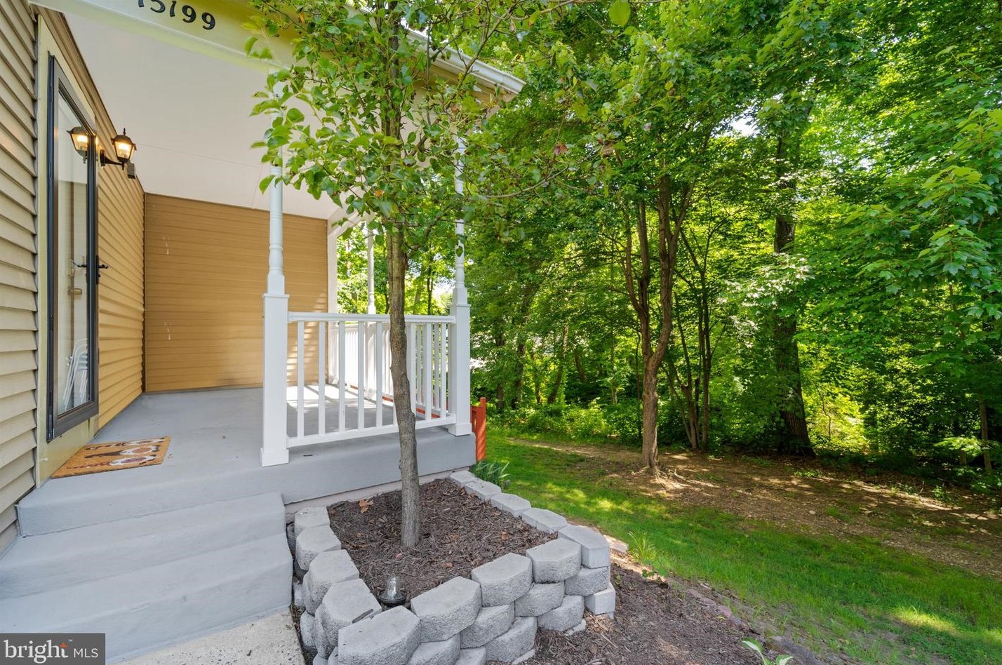 15199 Valley Stream Dr, Woodbridge VA  22191-3918 exterior