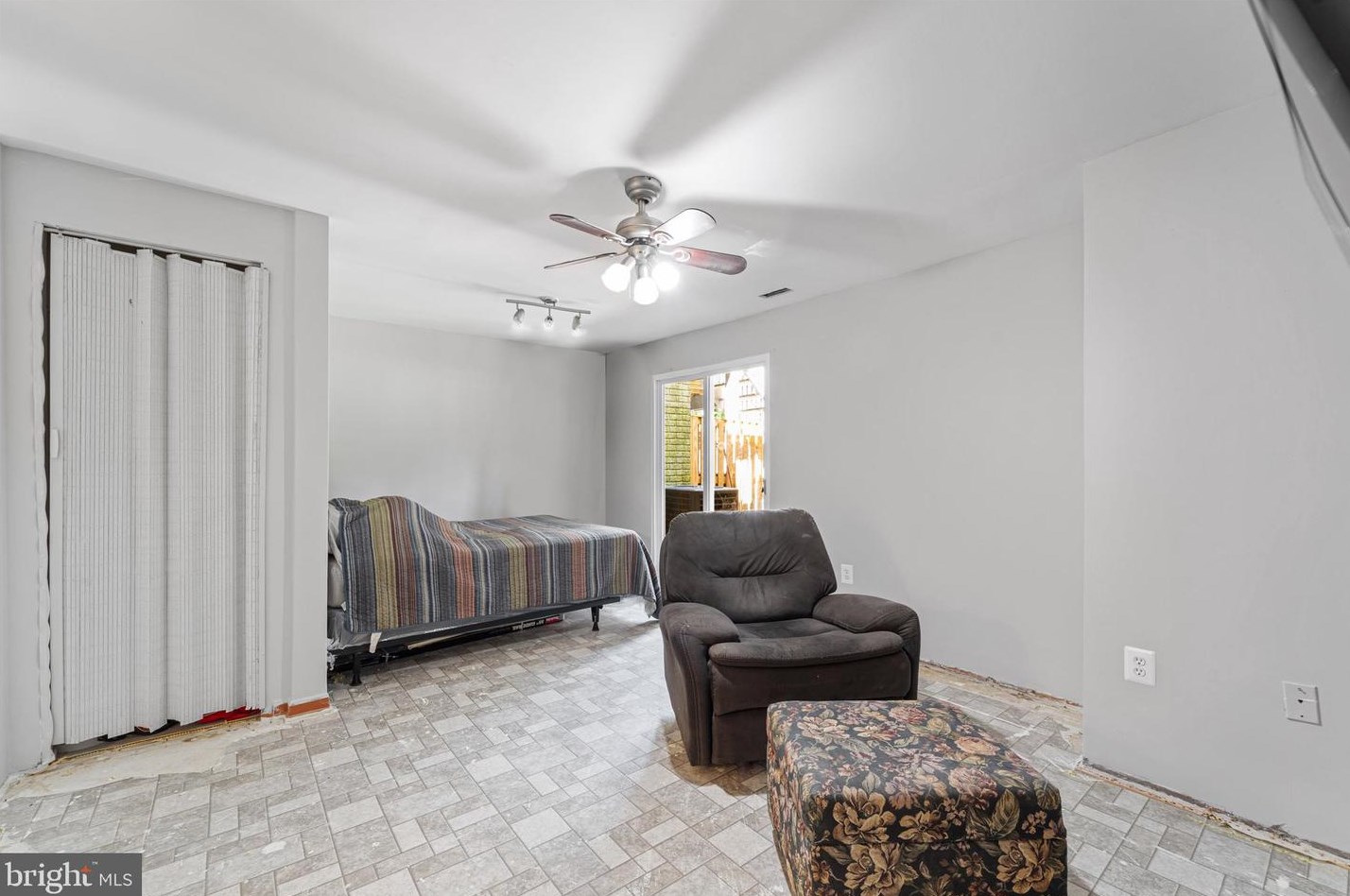 15199 Valley Stream Dr, Woodbridge VA  exterior