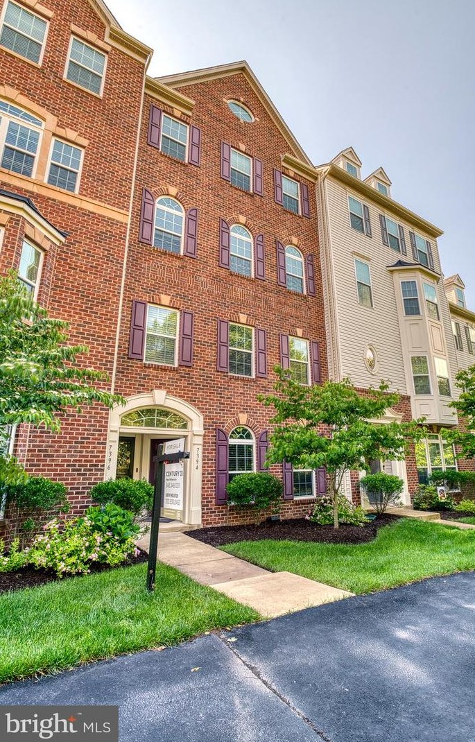 7396 Brunson Cir, Gainesville VA  20155-4906 exterior