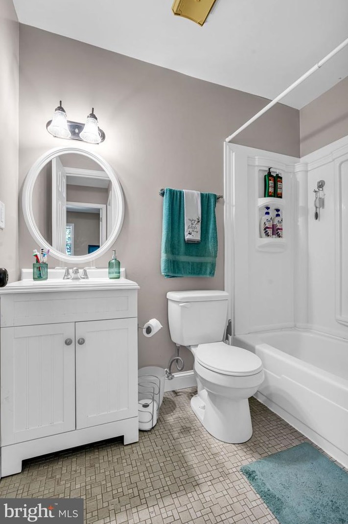 1919 Mariner Ln, Woodbridge VA  22192-2329 exterior