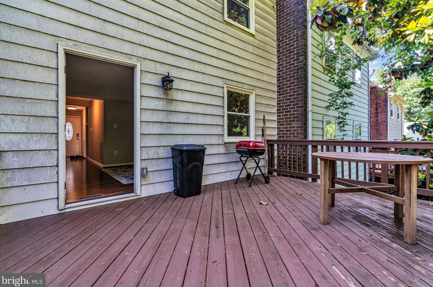 1919 Mariner Ln, Woodbridge VA  22192-2329 exterior