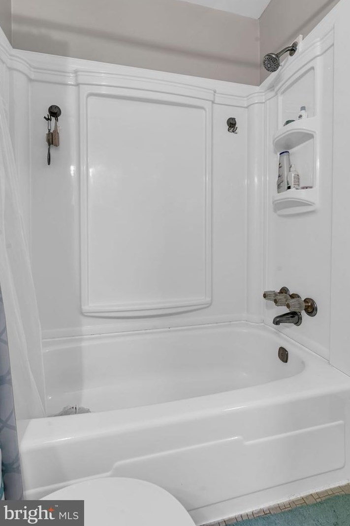 1919 Mariner Ln, Woodbridge VA  22192-2329 exterior