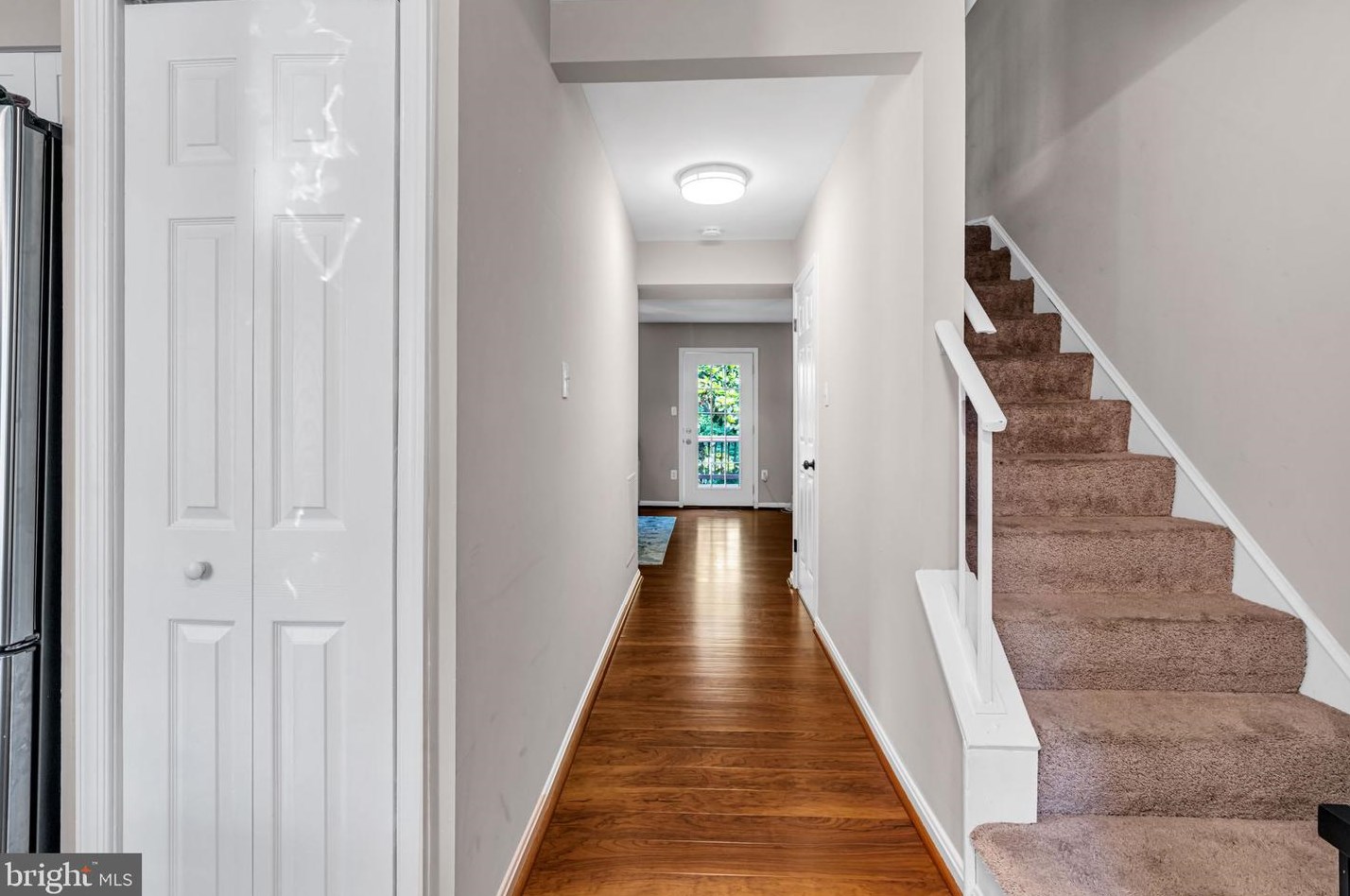 1919 Mariner Ln, Woodbridge VA  22192-2329 exterior