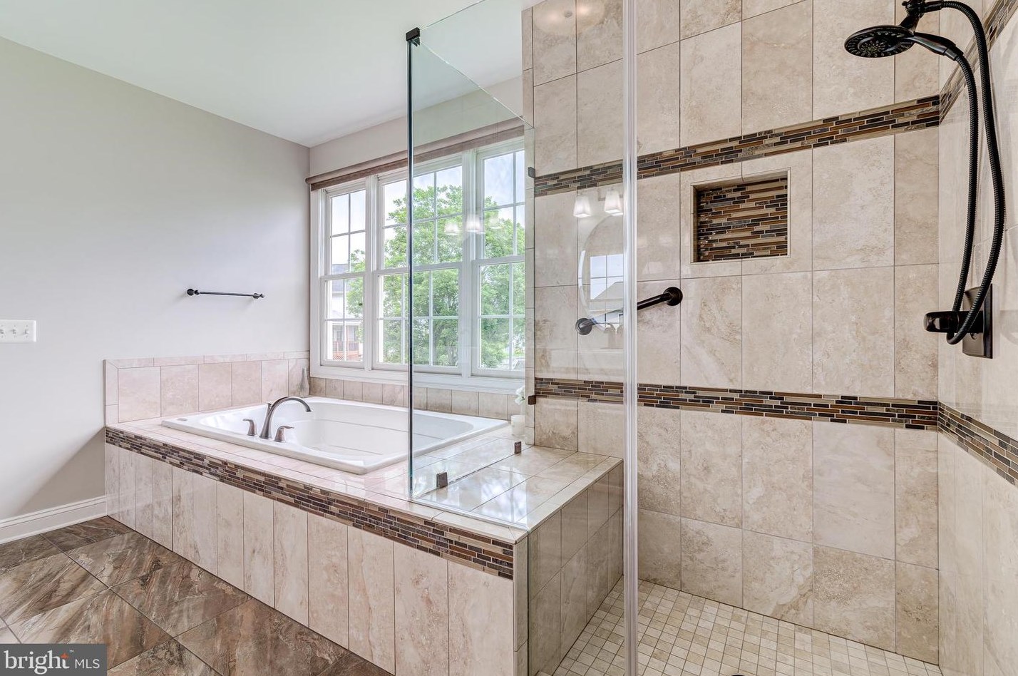 1846 Strickland Ct, Woodbridge VA  22191-4560 exterior