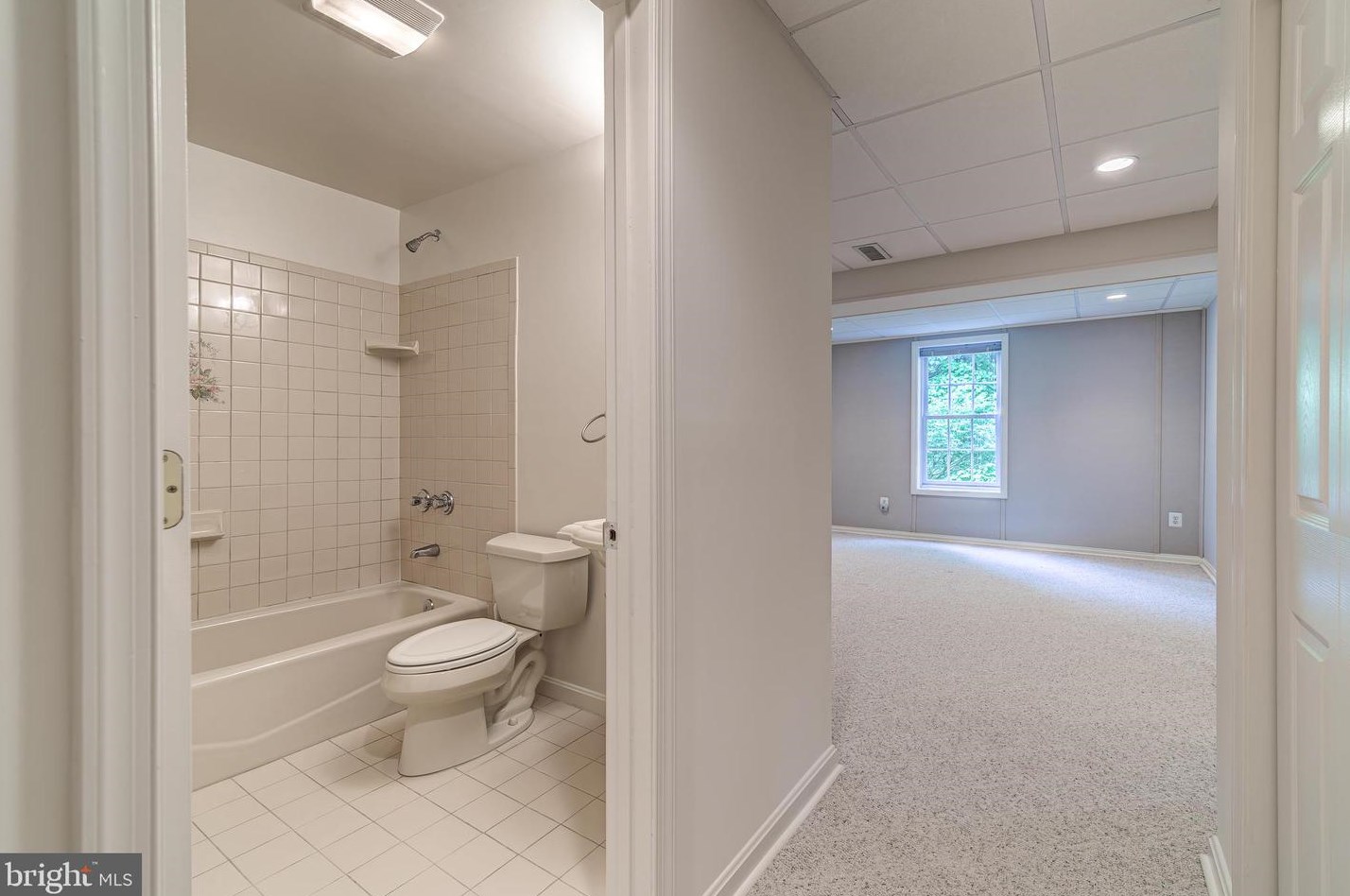 1846 Strickland Ct, Woodbridge VA  22191-4560 exterior