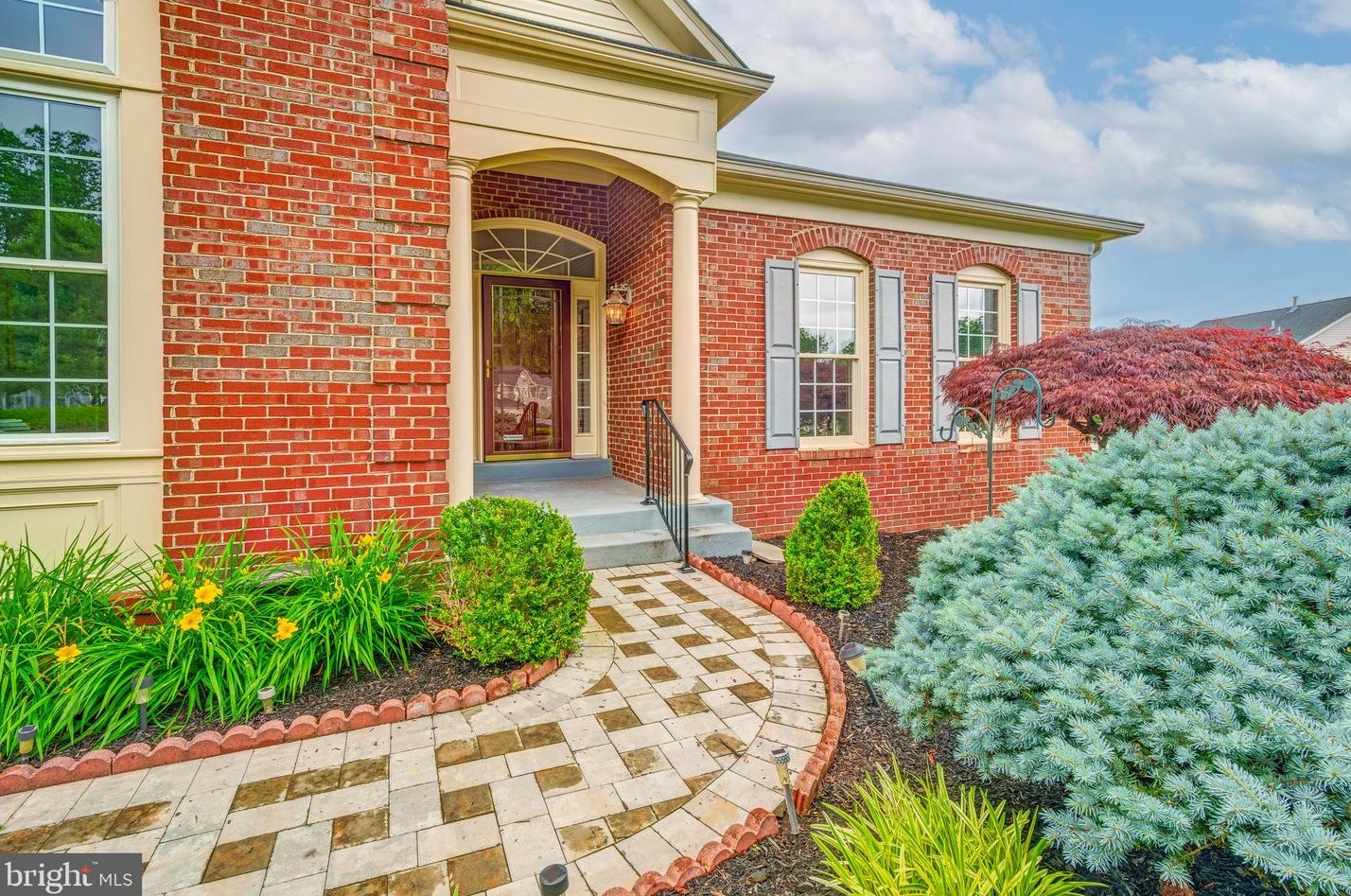 1846 Strickland Ct, Woodbridge VA  22191-4560 exterior