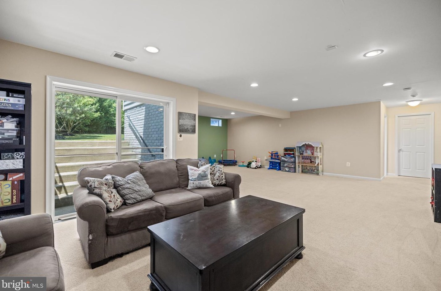 16060 Imperial Eagle Ct, Woodbridge VA  22191-6559 exterior