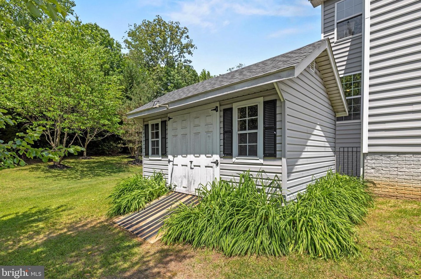 16060 Imperial Eagle Ct, Woodbridge VA  22191-6559 exterior