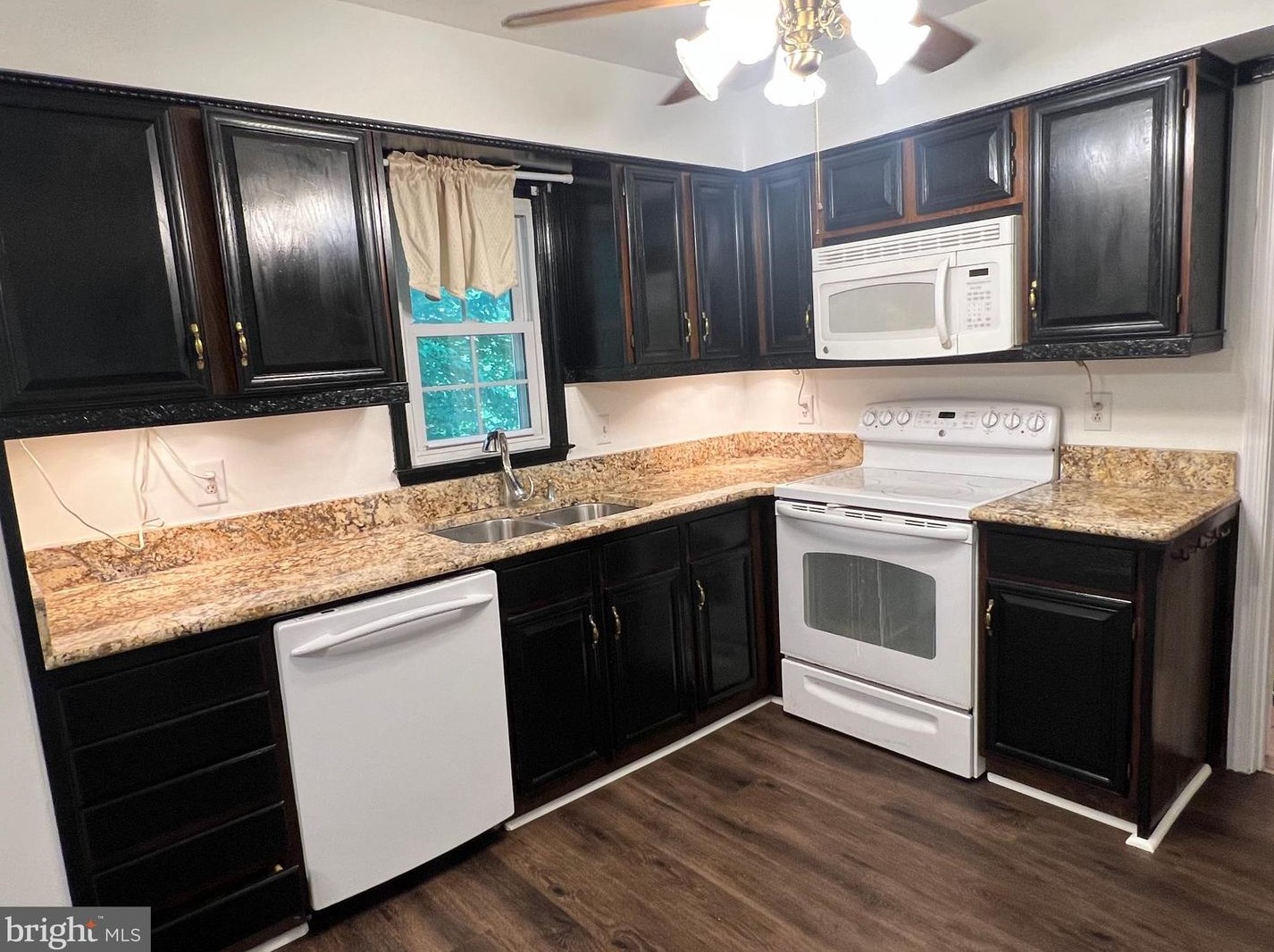 11976 Cotton Mill Dr, Woodbridge VA  22192-1508 exterior