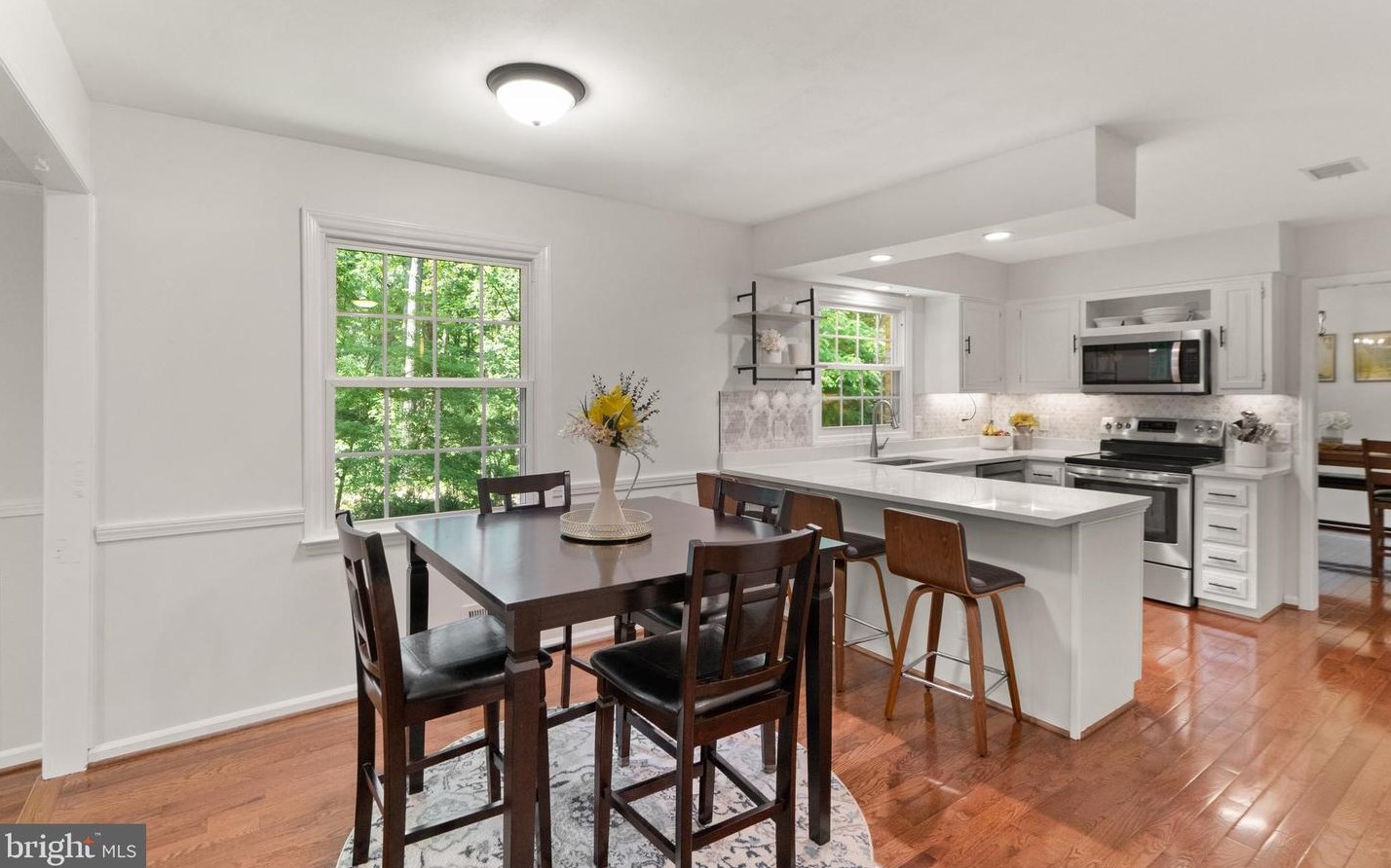 10536 Knollwood Dr, Manassas VA  20111-2834 exterior