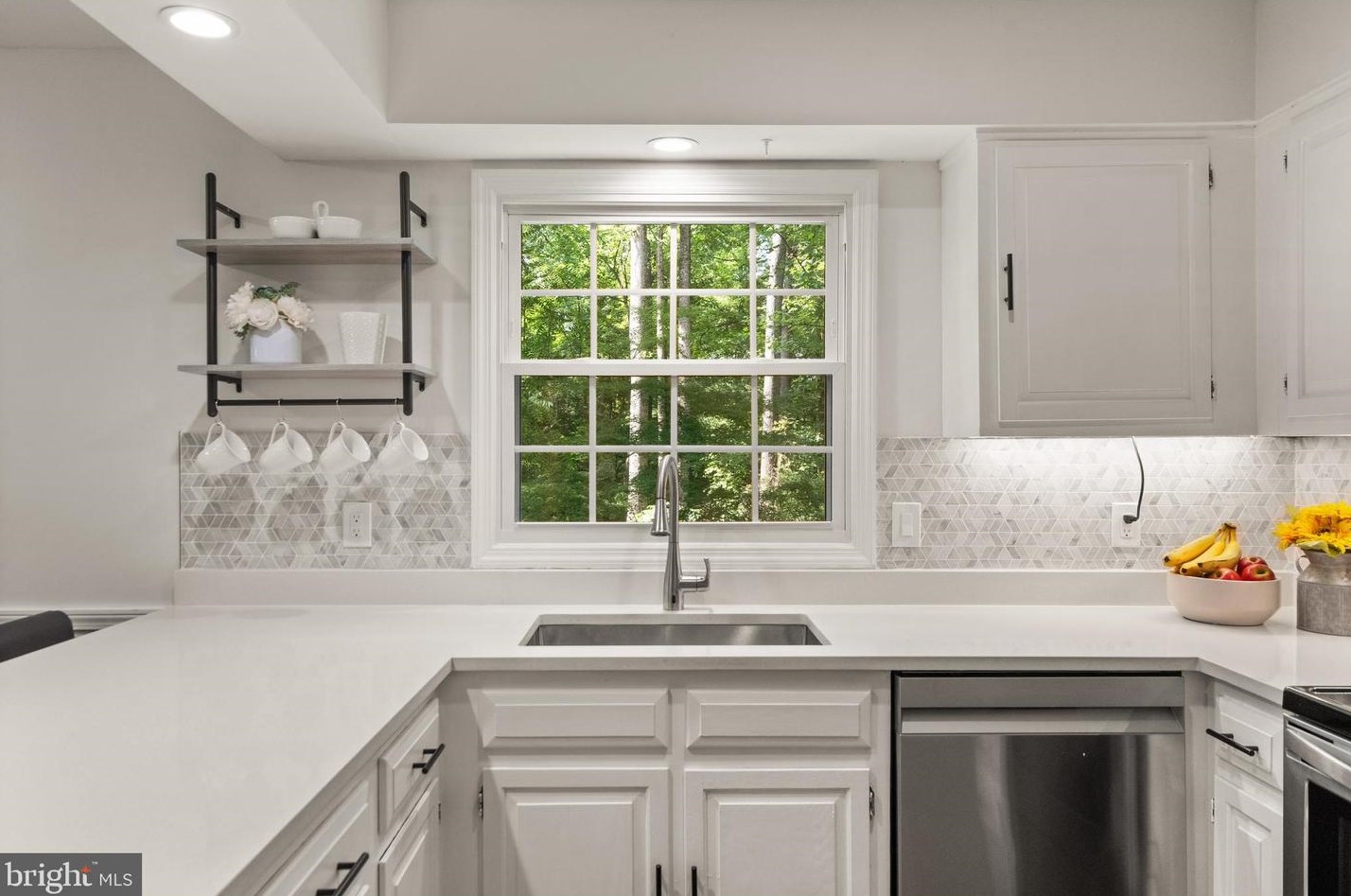 10536 Knollwood Dr, Manassas VA  20111-2834 exterior