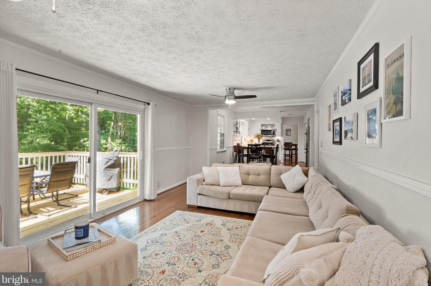 10536 Knollwood Dr, Manassas VA  20111-2834 exterior