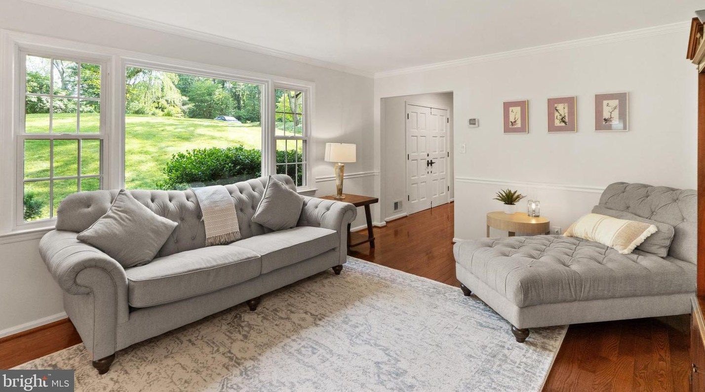 10536 Knollwood Dr, Manassas VA  20111-2834 exterior