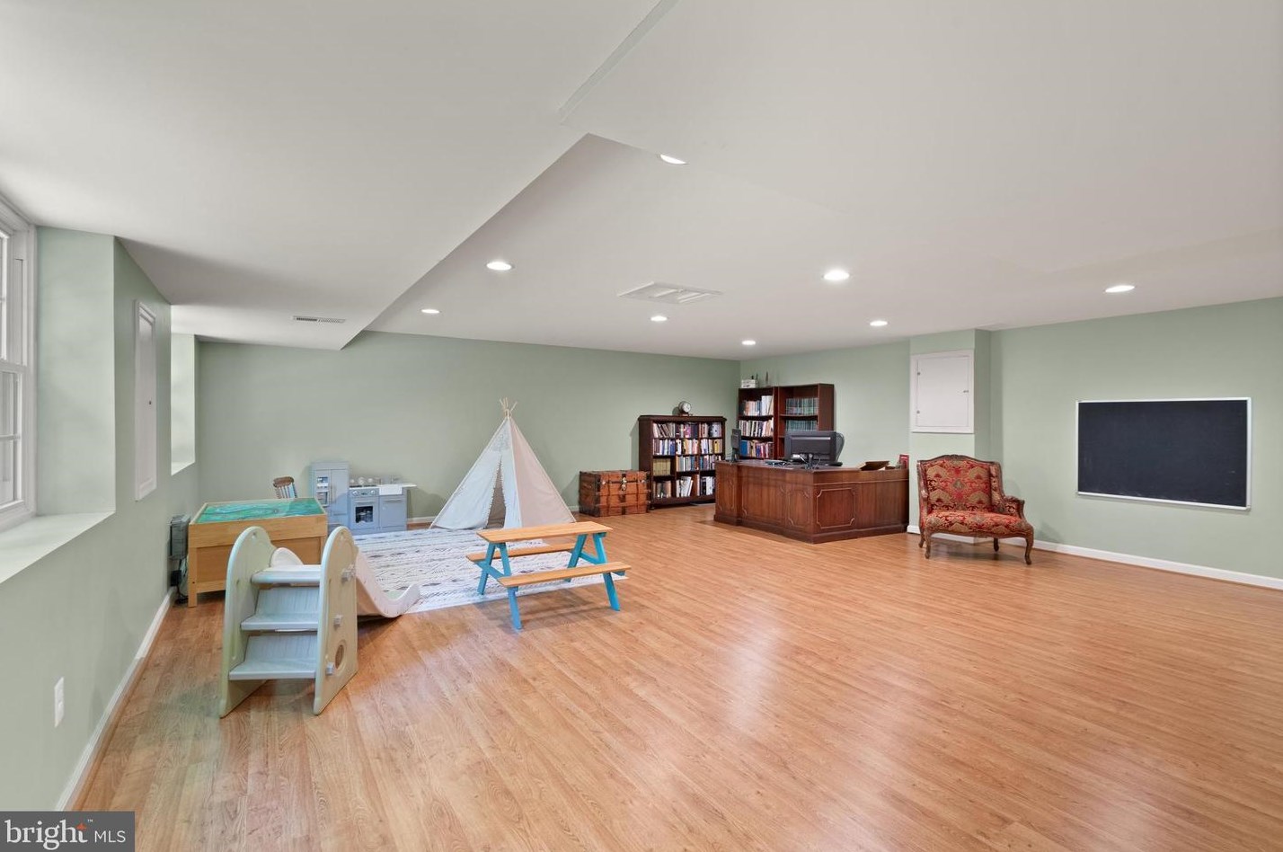 10536 Knollwood Dr, Manassas VA  20111-2834 exterior