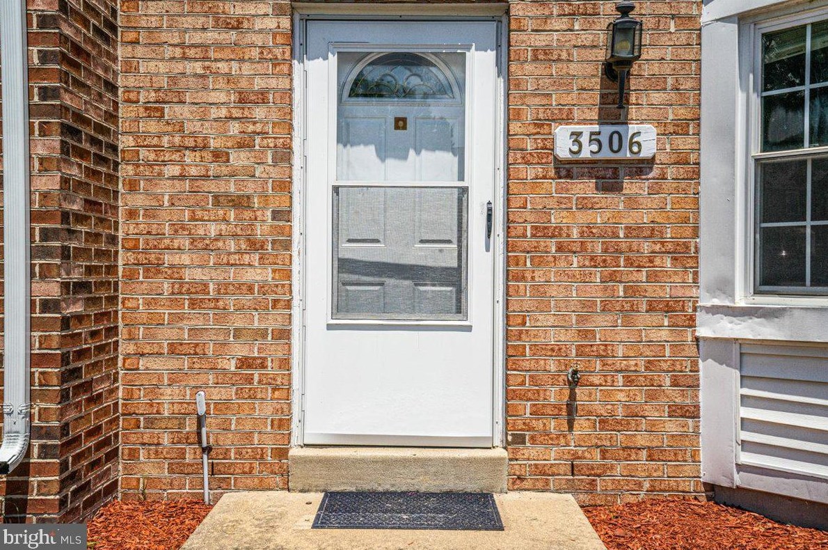 3506 Legere Ct, Woodbridge VA  22193-1000 exterior