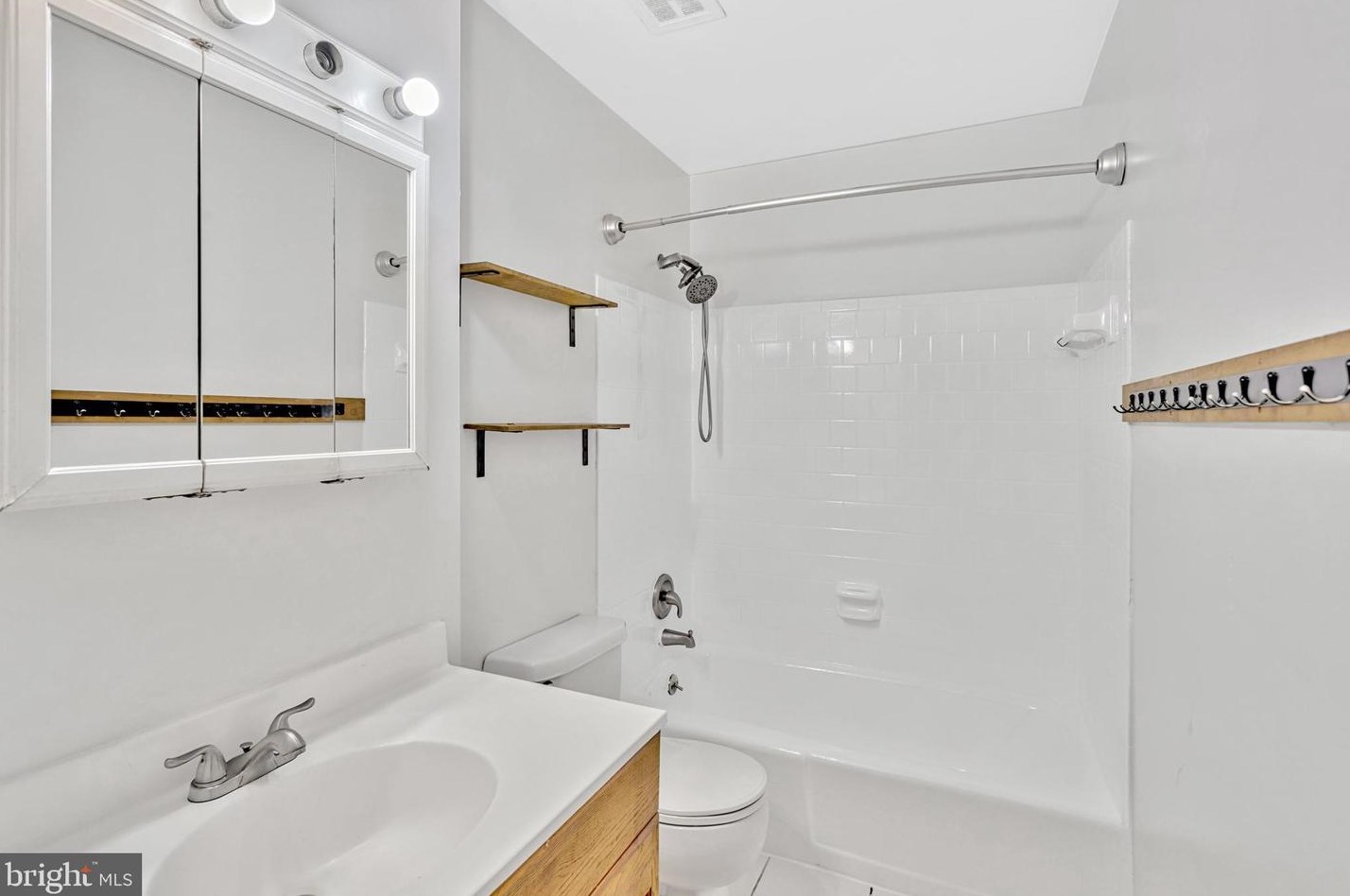 12532 Armada Pl, Woodbridge VA  22192-3135 exterior