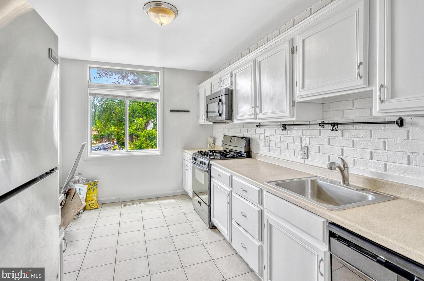12532 Armada Pl, Woodbridge VA  22192-3135 exterior