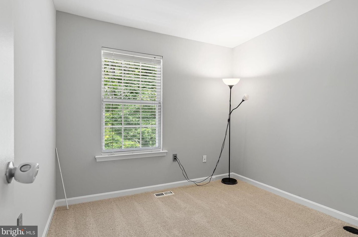 15244 Streamside Ct, Dumfries VA  22025-3021 exterior