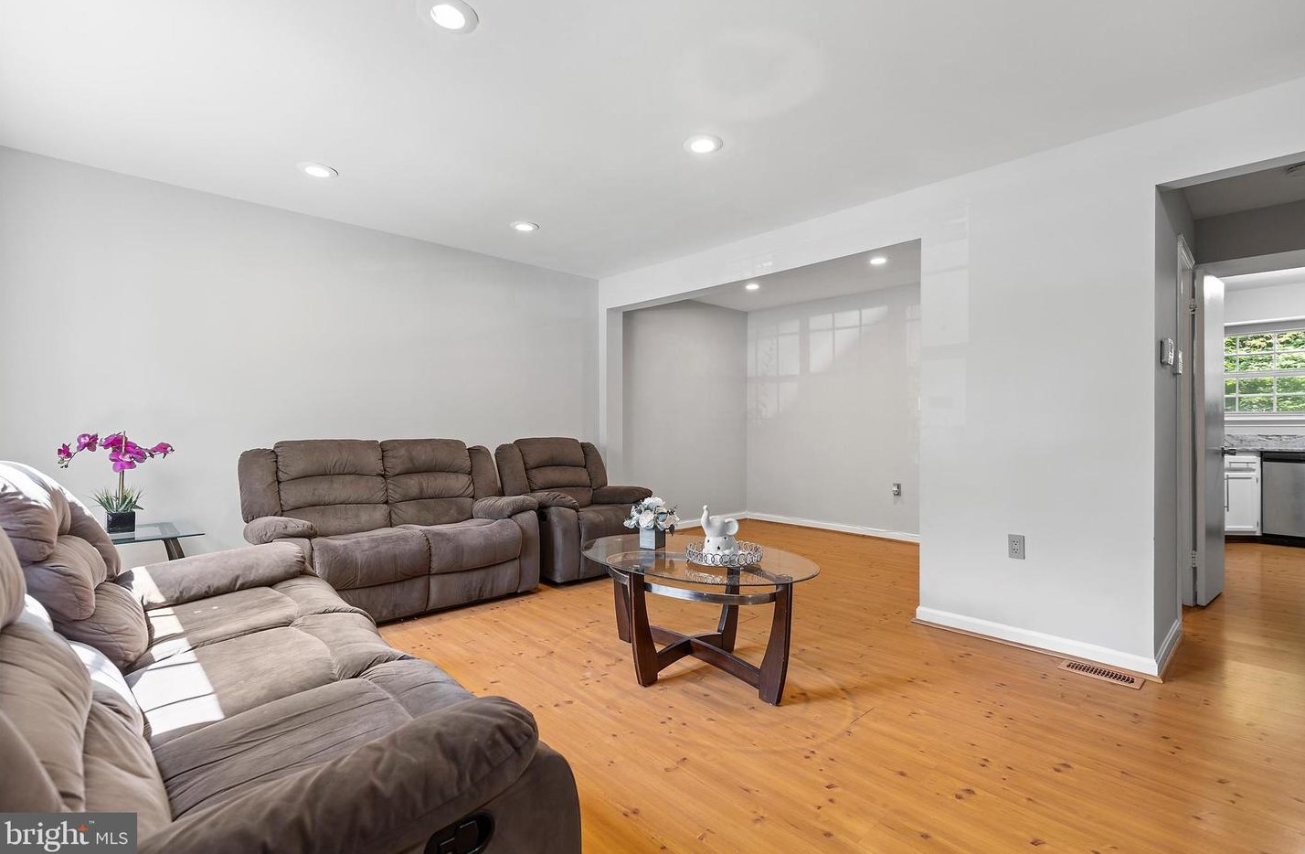 15244 Streamside Ct, Dumfries VA  22025-3021 exterior
