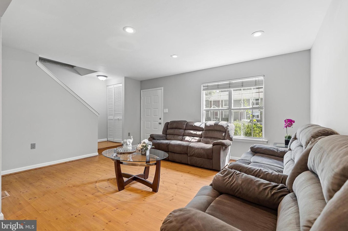 15244 Streamside Ct, Dumfries VA  22025-3021 exterior