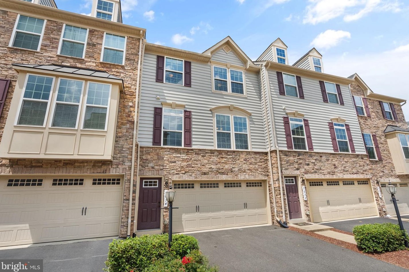 7034 Darbey Knoll Dr, Gainesville VA  20155 exterior