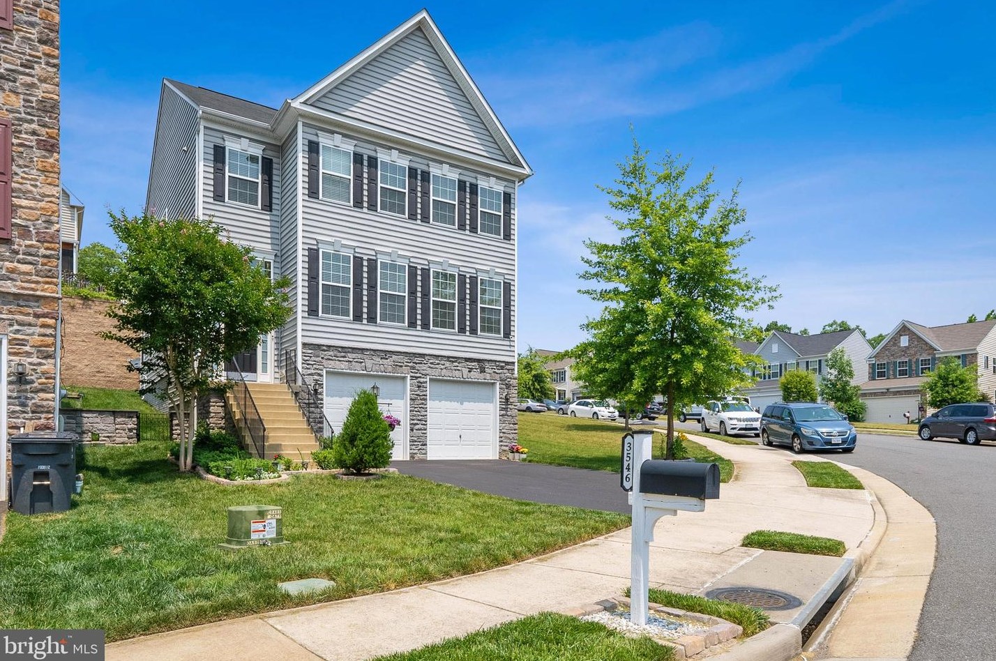 3546 Eagle Ridge Dr, Woodbridge VA  22191-6566 exterior