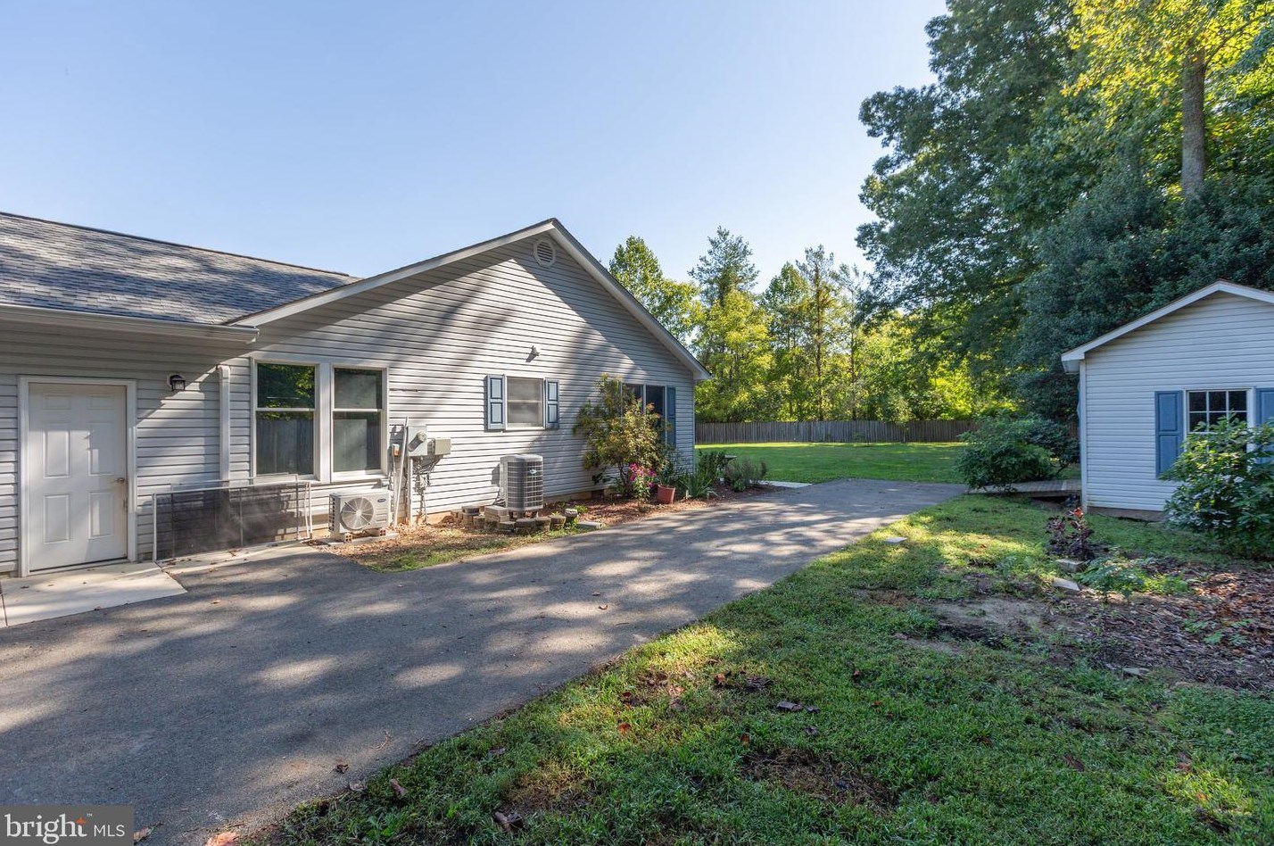 10647 Moore Dr, Manassas VA 20111-2929 exterior