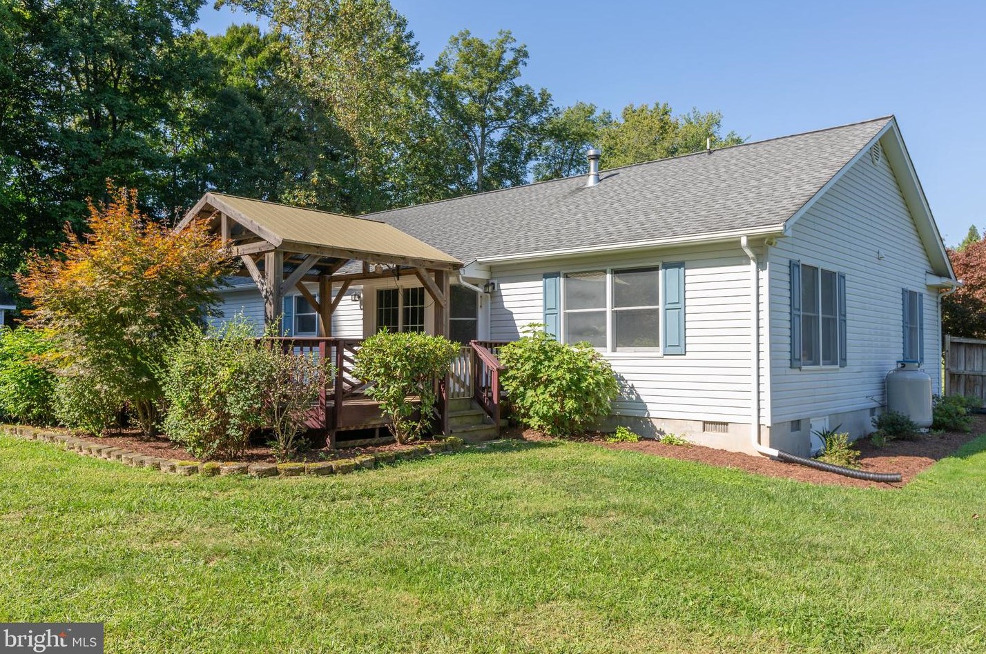 10647 Moore Dr, Manassas VA 20111-2929 exterior