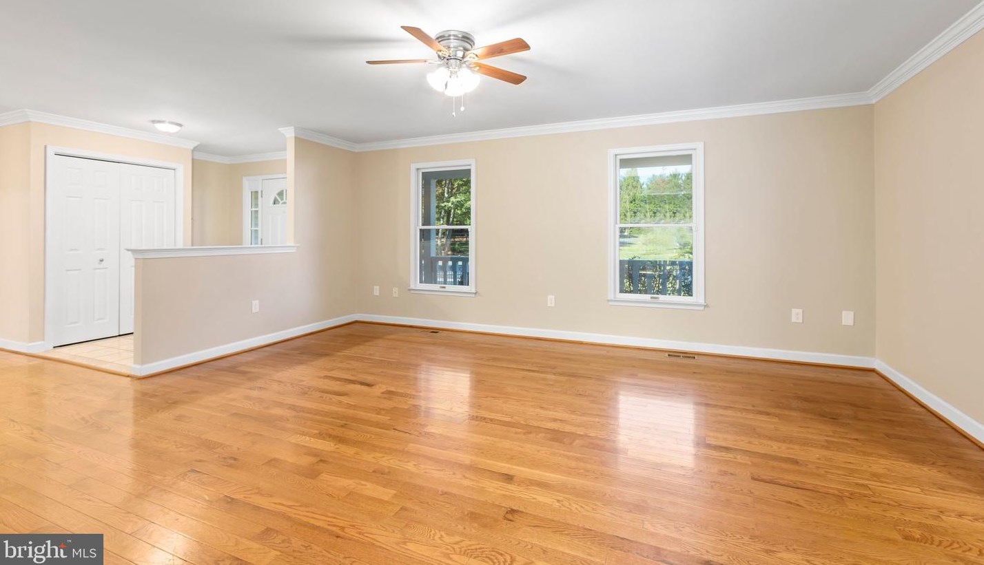 10647 Moore Dr, Manassas VA 20111-2929 exterior