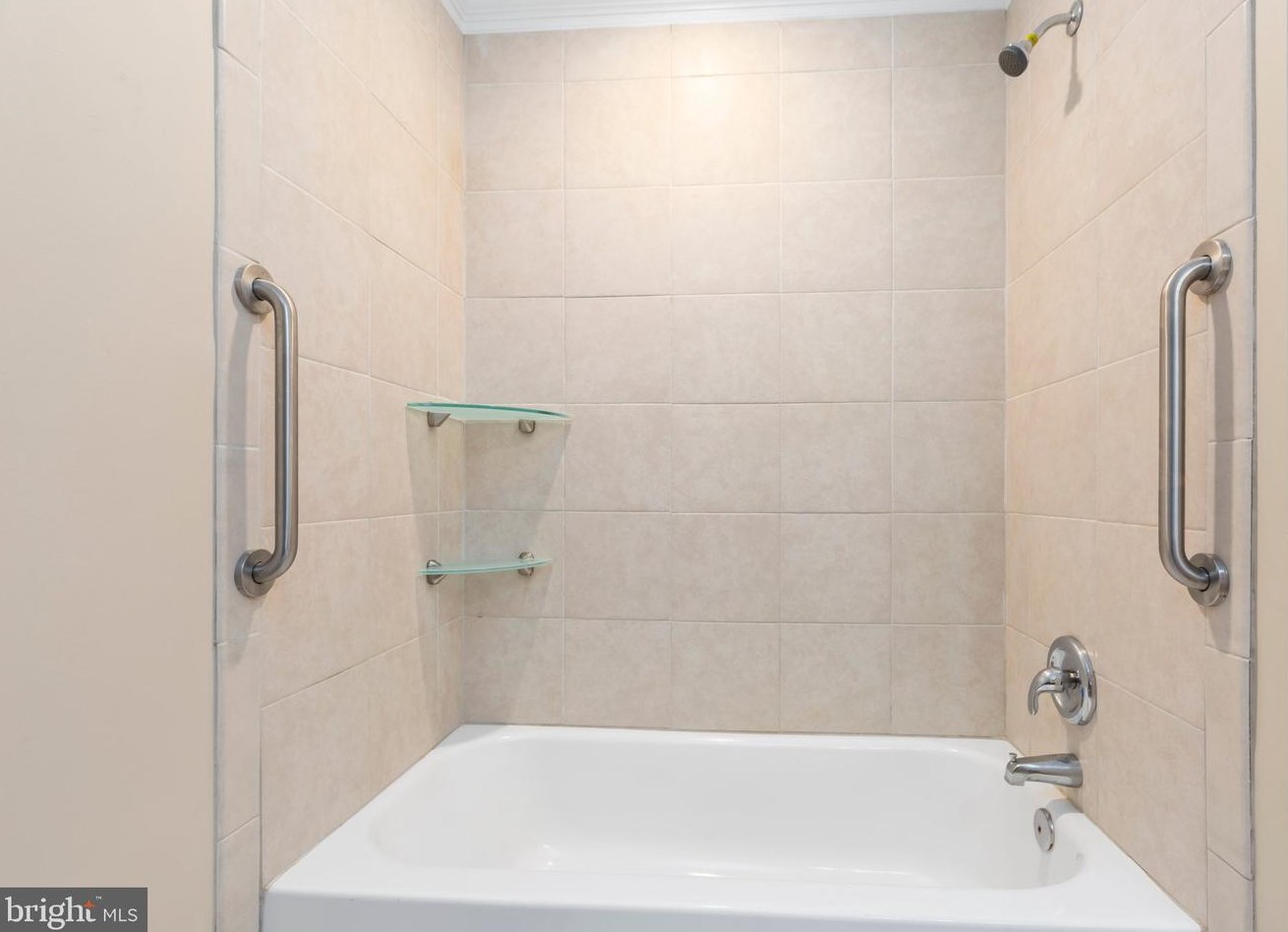 10647 Moore Dr, Manassas VA 20111-2929 exterior