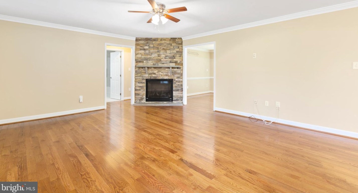 10647 Moore Dr, Manassas VA 20111-2929 exterior