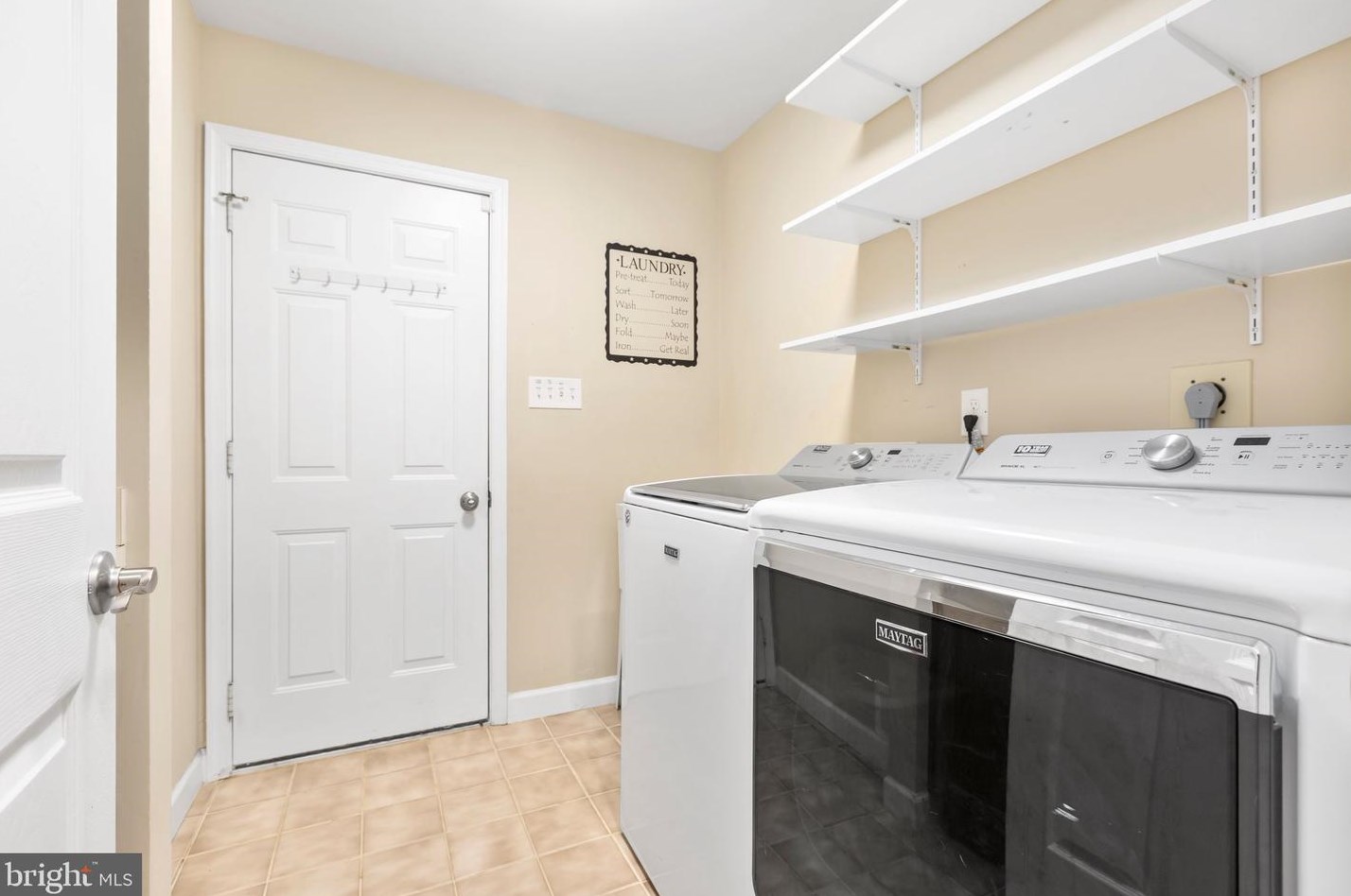 10647 Moore Dr, Manassas VA 20111-2929 exterior