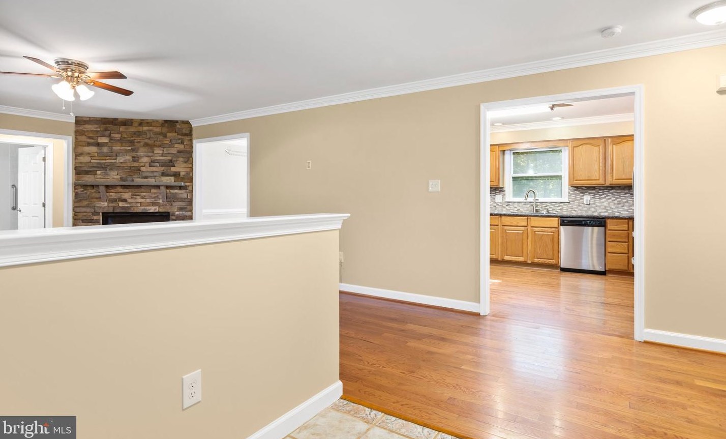 10647 Moore Dr, Manassas VA 20111-2929 exterior