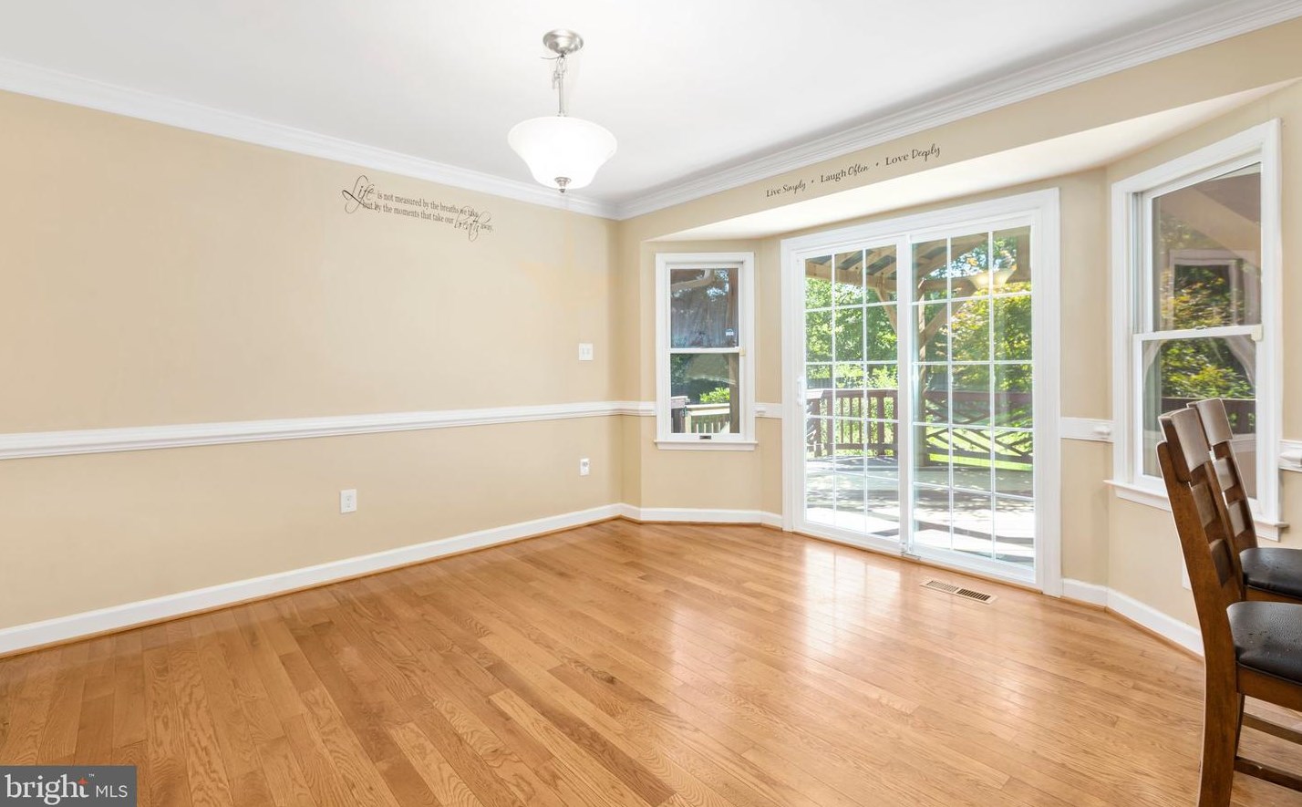 10647 Moore Dr, Manassas VA 20111-2929 exterior